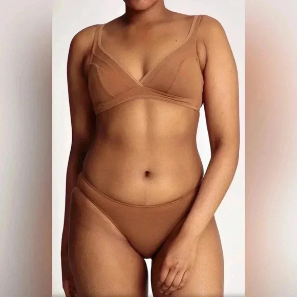 NWT  Nubian skin caramel no wire comfortable lightweight naked seamless bra S - Picture 1 of 2